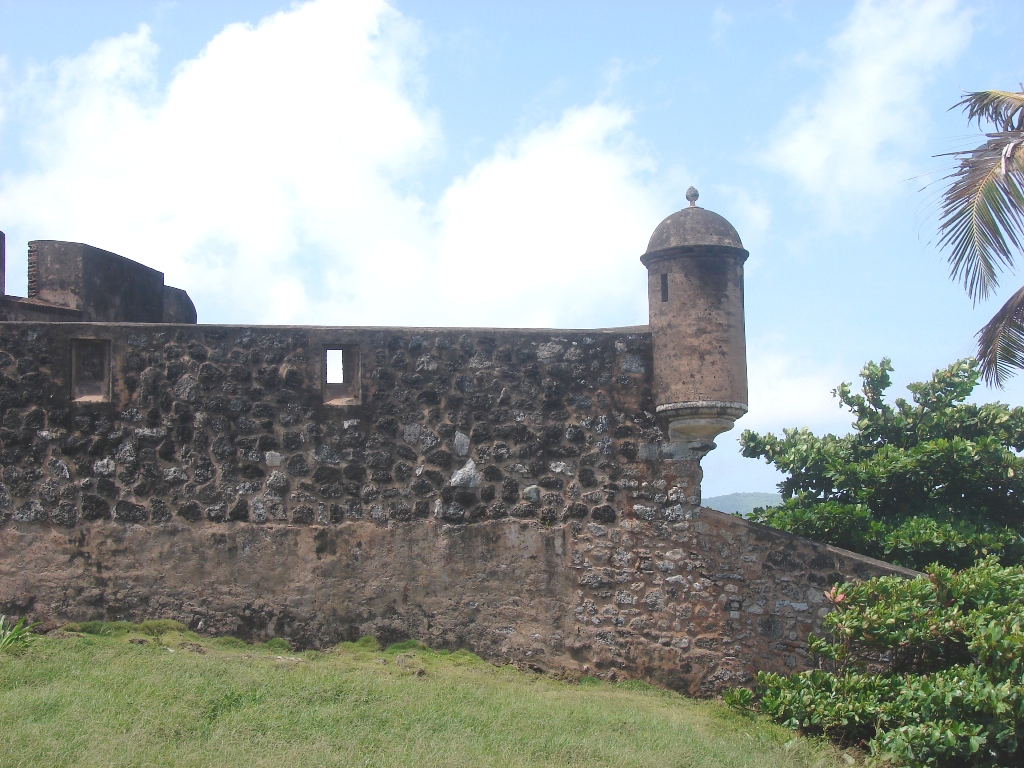 Foto: Muralla lateral del castillo - Puerto Plata, República Dominicana