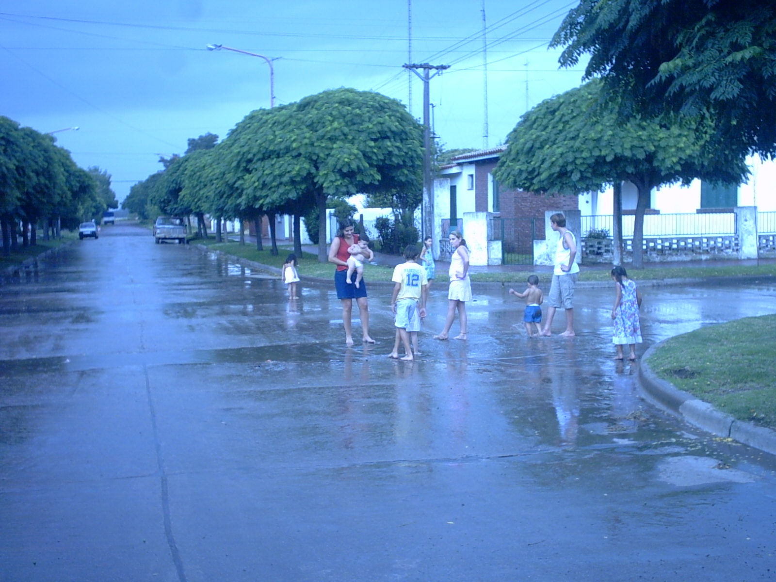Foto: Jugando con lluvia - Melincue (Santa Fe), Argentina