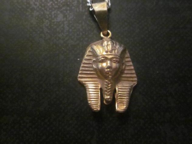 Foto: Colgante de oro con la imagen de Tutankamón - El Cairo (Al Qāhirah), Egipto