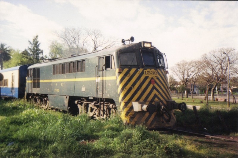 Foto: Tren de pasajeros llegando a Parada Rodó - Canelones, Uruguay