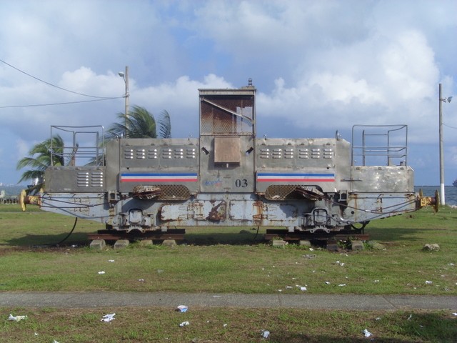 Foto: locomotora de maniobras puesta de monumento - Colón, Panamá