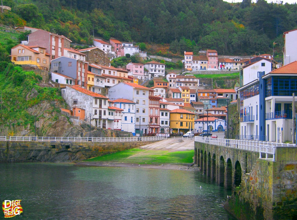 Foto: Puerto pesquero. - Cudillero (Asturias), España