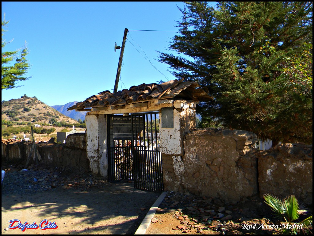 Foto: Entrada al cementerio de Villa Alhué - Alhué (Región Metropolitana), Chile