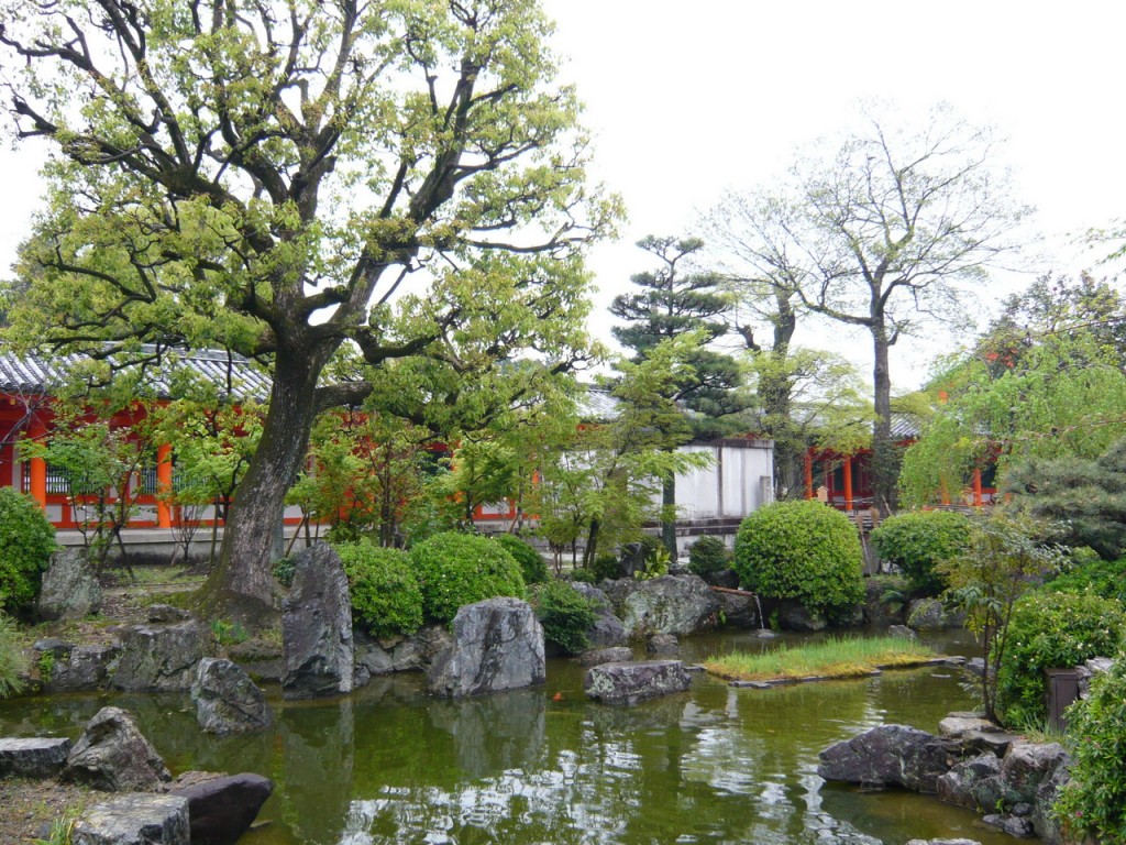 Foto: Estanque en templo Sanjüsangen-dö - Kyoto (Kyōto), Japón