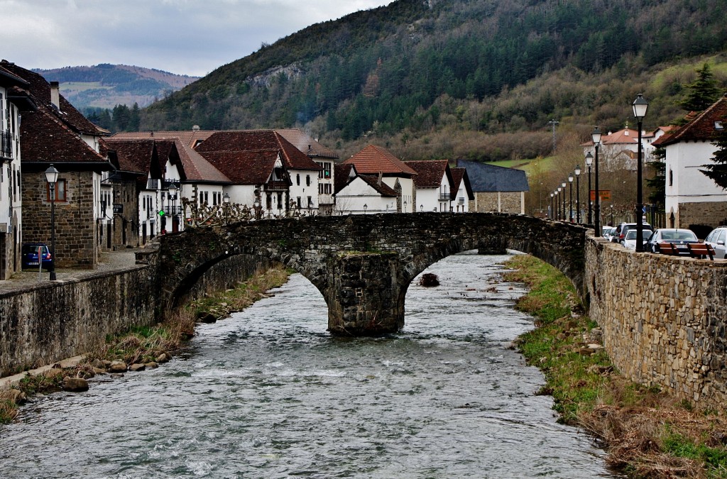 Foto: Puente románico - Ochagavía (Navarra), España