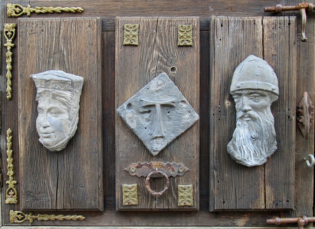 Foto: Detalle de una puerta - Castrojeriz (Burgos), España