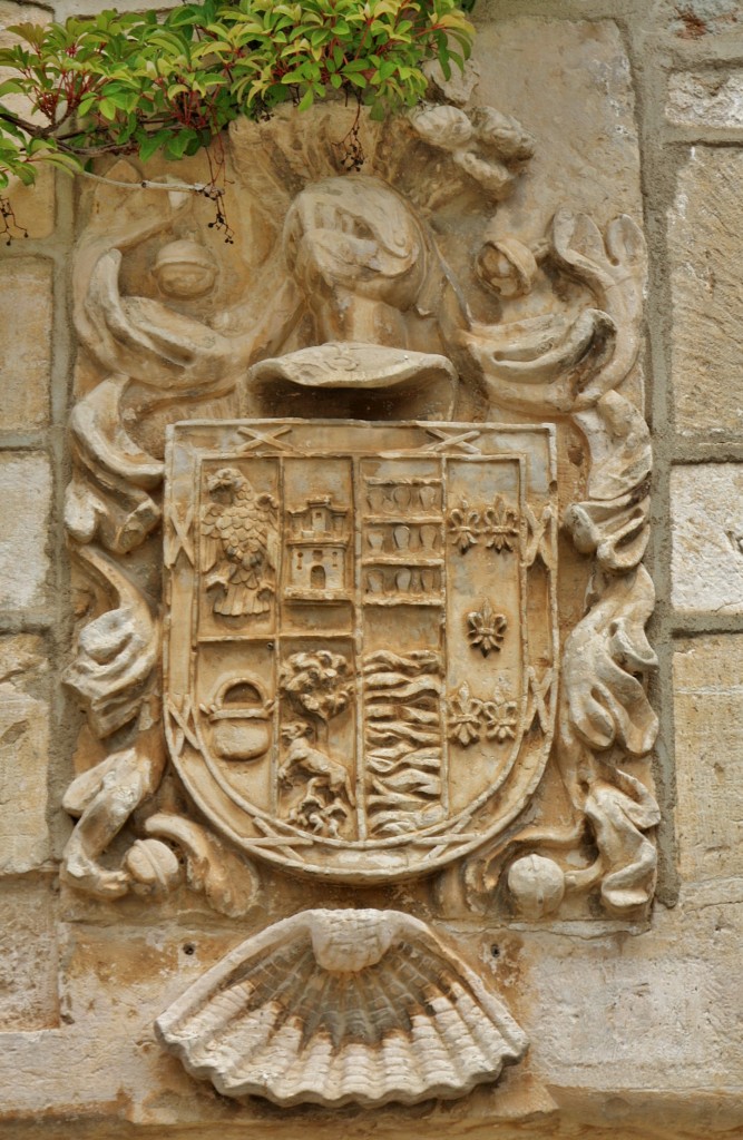 Foto: Escudo nobiliario - Medina de Pomar (Burgos), España