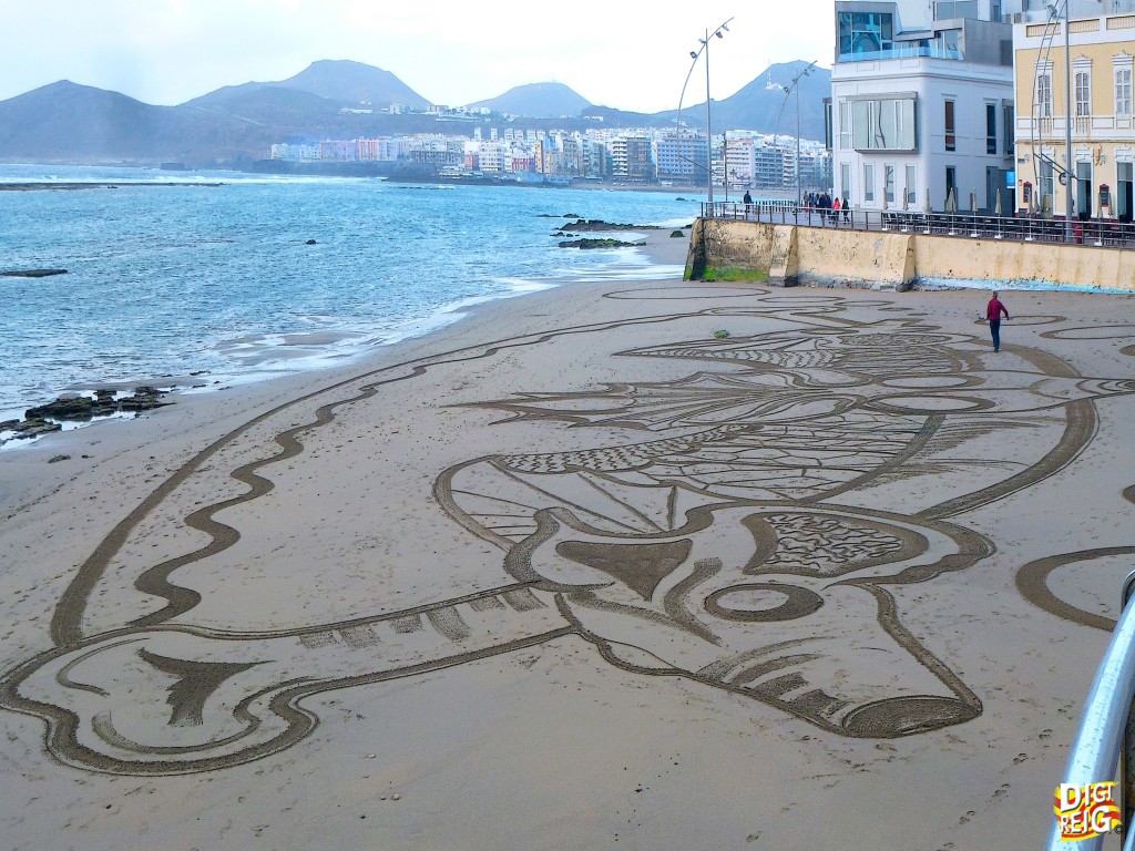 Foto: Grafiti efímero sobre la arena de la playa de las Canteras. - Las Palmas de Gran Canaria (Las Palmas), España