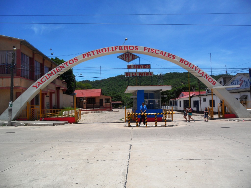 Foto: Antigua Empresa de YPFB en Camiri - Camiri, Bolivia