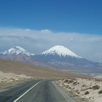 Foto: Las Payachatas: Parinacota (a la derecha) y Pomerape (izquierda) - Altiplano