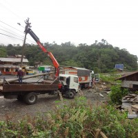 Foto: Parando un poste por el accidente - Shell