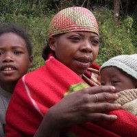 Foto: Madres con bebes - Ambositra