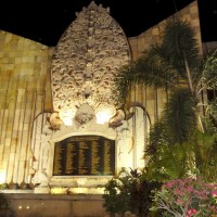 Foto: Monumento conmemorativo a las victimas de los atentados de Bali del 12 de Octubre del 2002. - Kuta