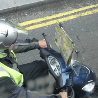 Foto: Moto con GPS de pantalla gigante... - Londres