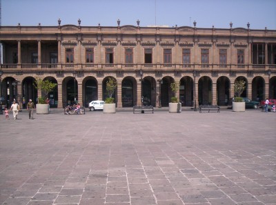 Foto: Edificio Colonial, que perteneció a la Acaudalada Familia Ipiña, ahora conocido como "Portales Ipiña", anteriormente Famoso Centro Comercial. - San Luis Potosí, México