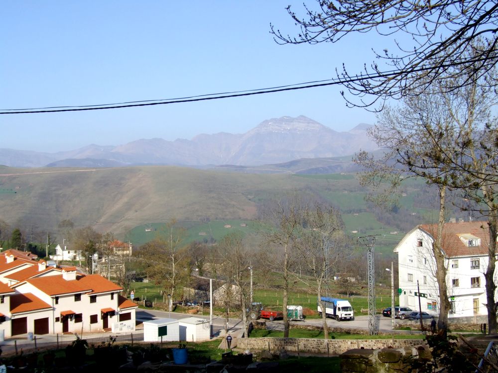 Foto de San Pedro del Romeral (Cantabria), España