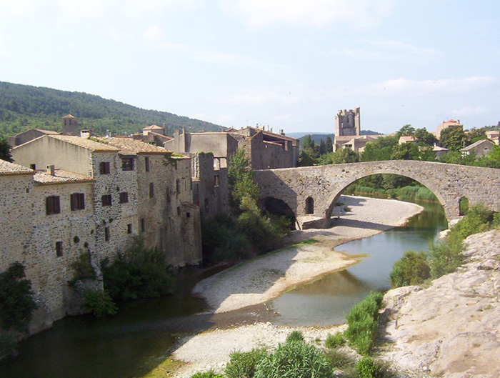 Foto de lagrasse (Tarn), Francia