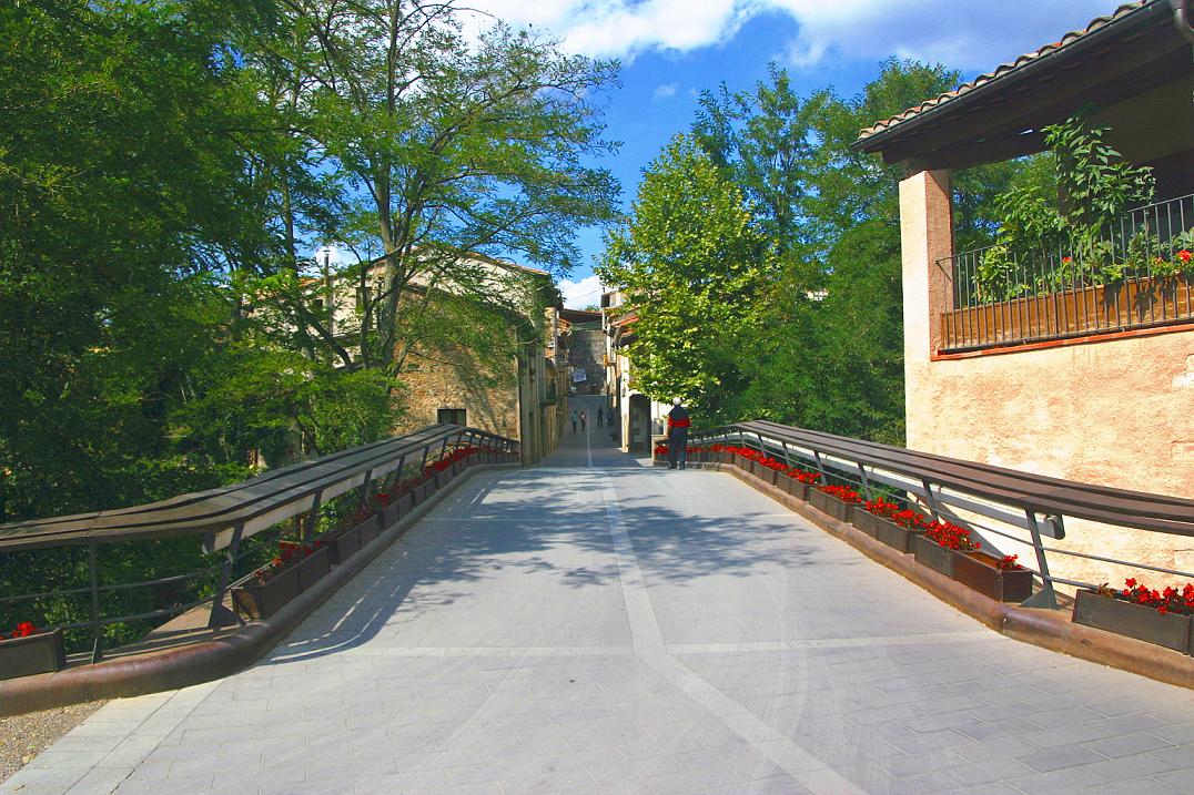 Foto de Santa Pau (Girona), España