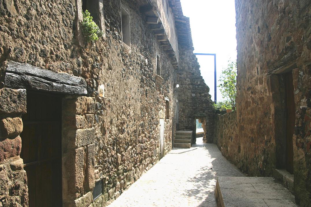 Foto de Santa Pau (Girona), España