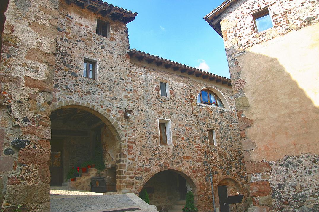 Foto de Santa Pau (Girona), España