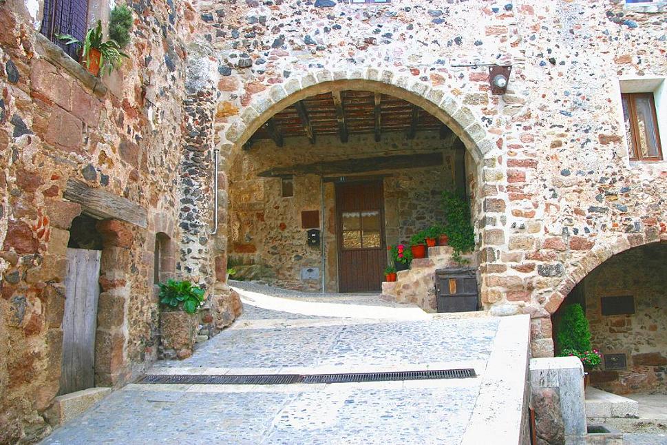 Foto de Santa Pau (Girona), España