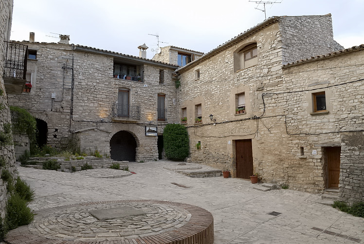 Foto de Montfalco Murallat (Barcelona), España