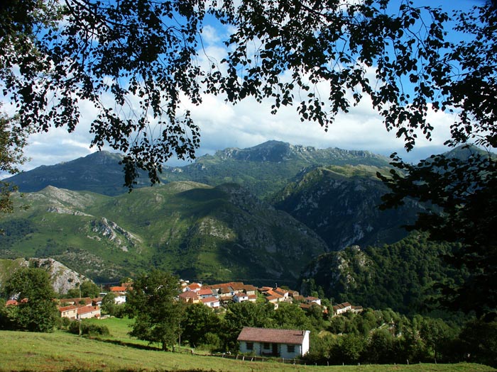 Foto de Santo Adriano (Asturias), España