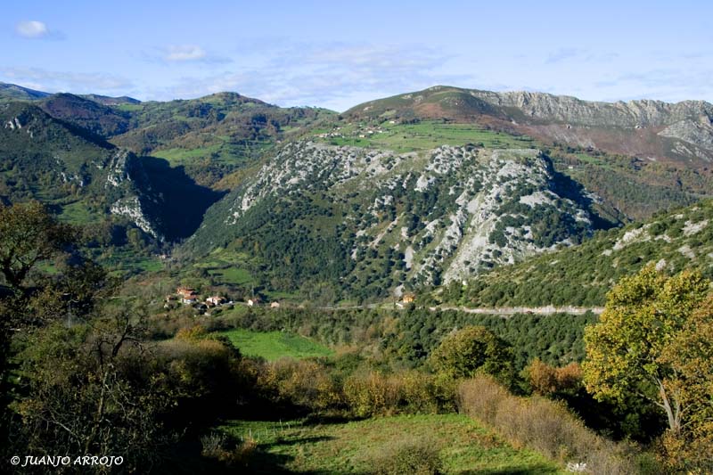 Foto de Santo Adriano (Asturias), España