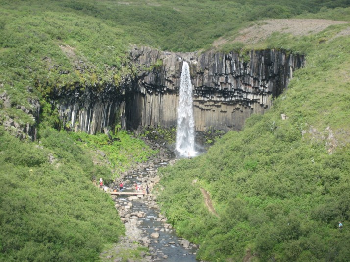 Foto de Svartifoss, Islandia