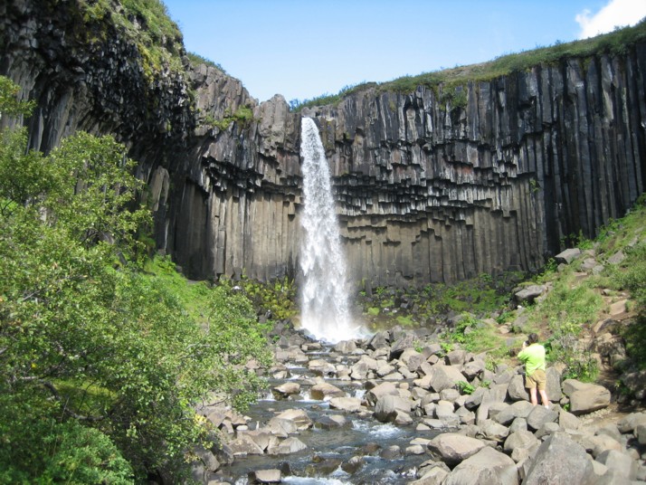 Foto de Svartifoss, Islandia