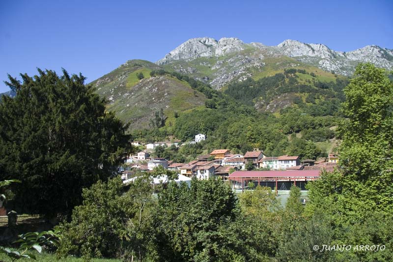 Foto de Sobrescobio (Asturias), España