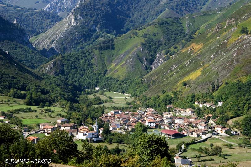 Foto de Sobrescobio (Asturias), España