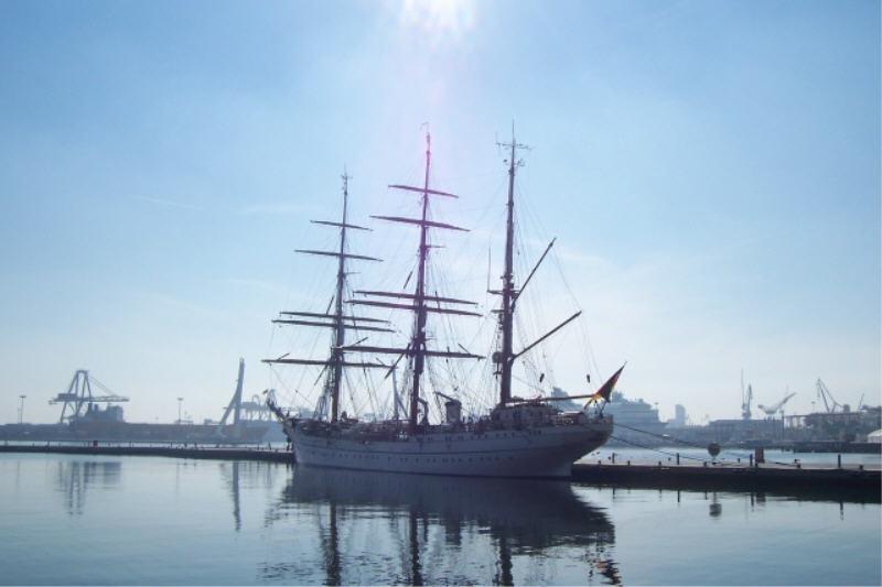 Foto: Buque escuela alemán “Gorch Forch”. - Valencia (València), España
