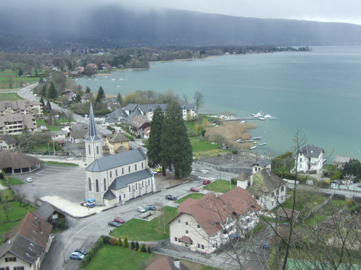 Foto de Duingt, Francia