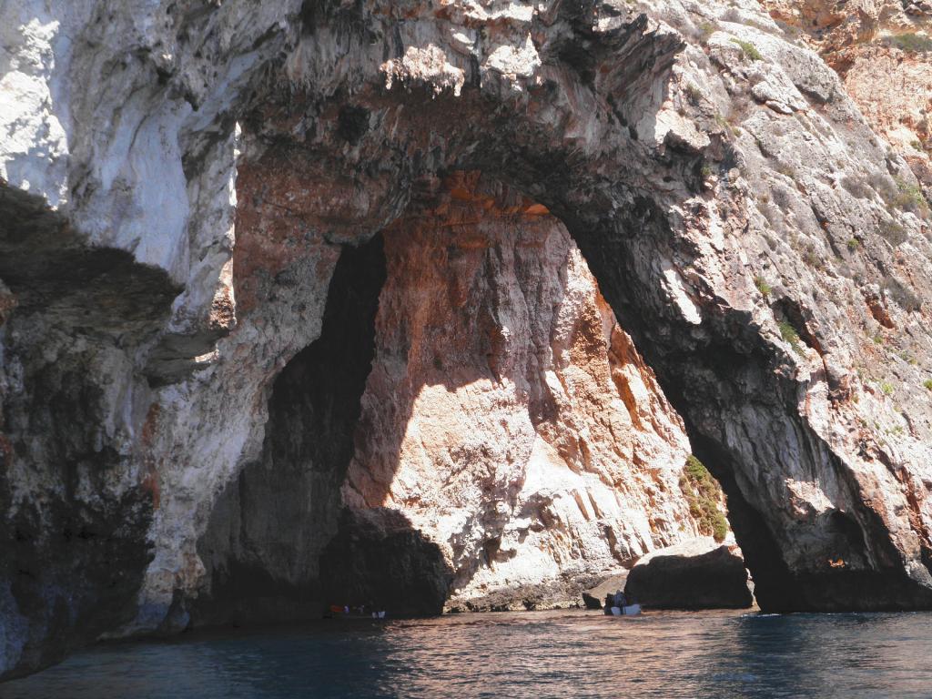 Foto de IL-Maqluba, Malta