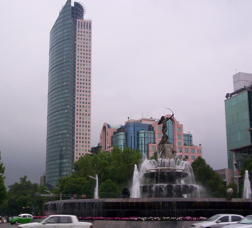 Foto: Paseo de la Reforma - La Diana Cazadora y Torre Mayor - Mexico, México