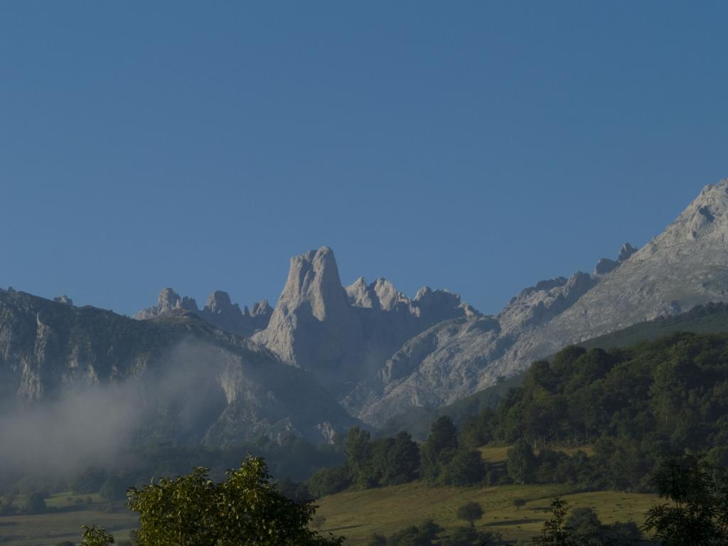 Foto de Naranjo de Bulnes (Asturias), España