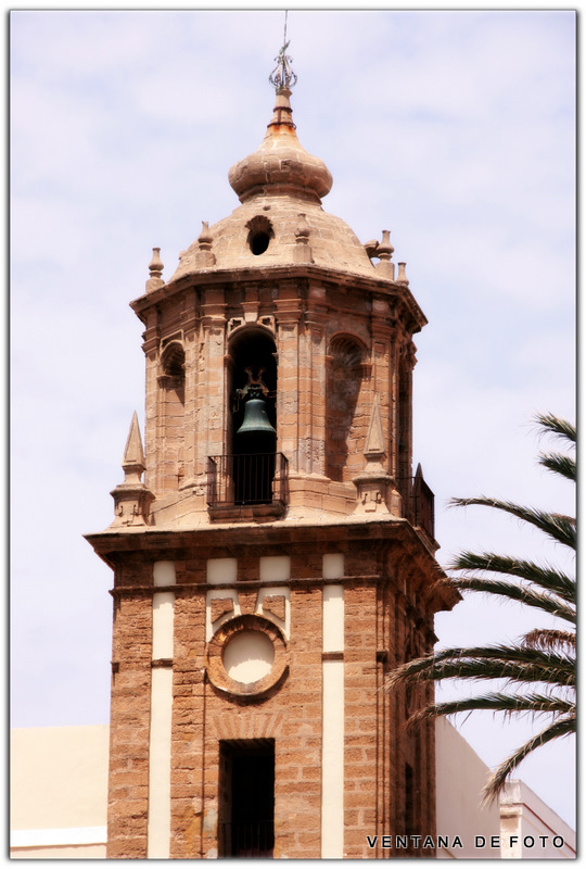 Foto: Torre Iglesia De Santiago - Cádiz (Andalucía), España