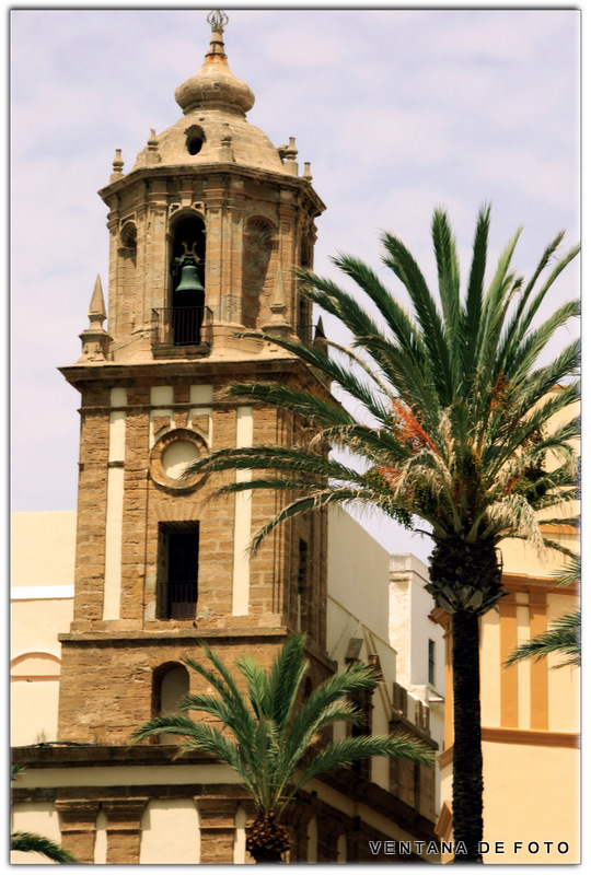 Foto: Torre Iglesia De Santiago - Cádiz (Andalucía), España