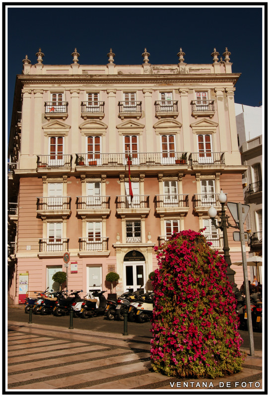 Foto: Plaza S. Juan De Dios -edificio Amaya - Cádiz (Andalucía), España