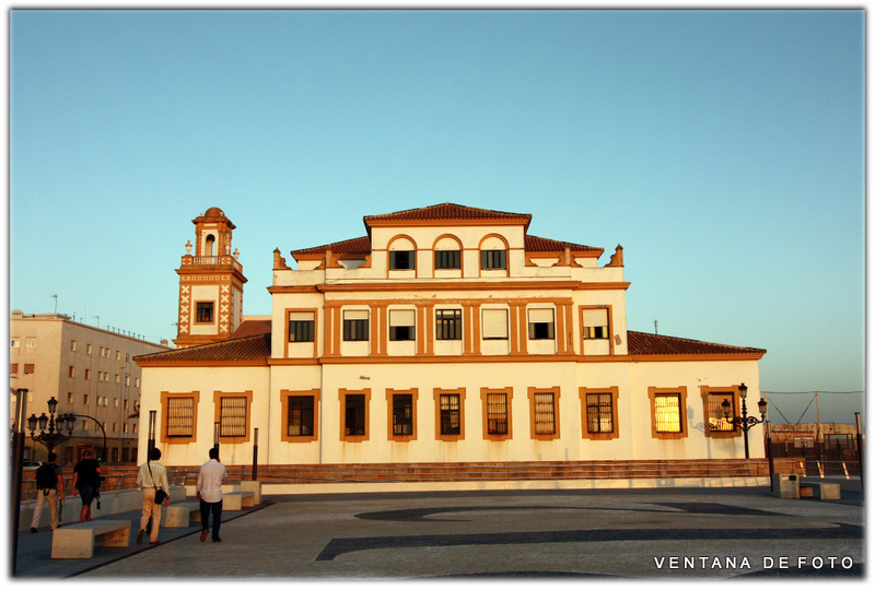 Foto: Fachada Lateral Colegio Campo Del Sur - Cádiz (Andalucía), España