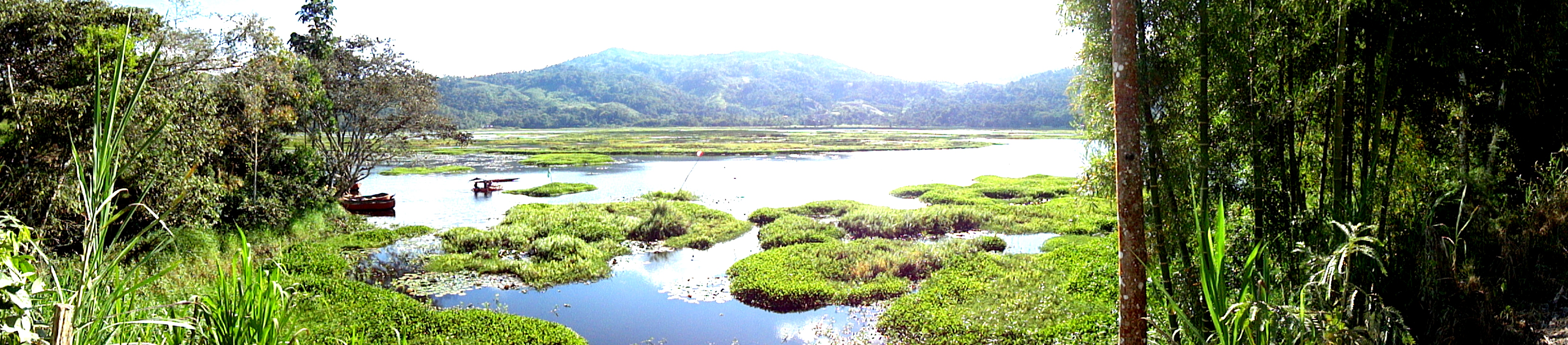 Foto: Panoramica De La Laguna - Villarica (Pasco), Perú