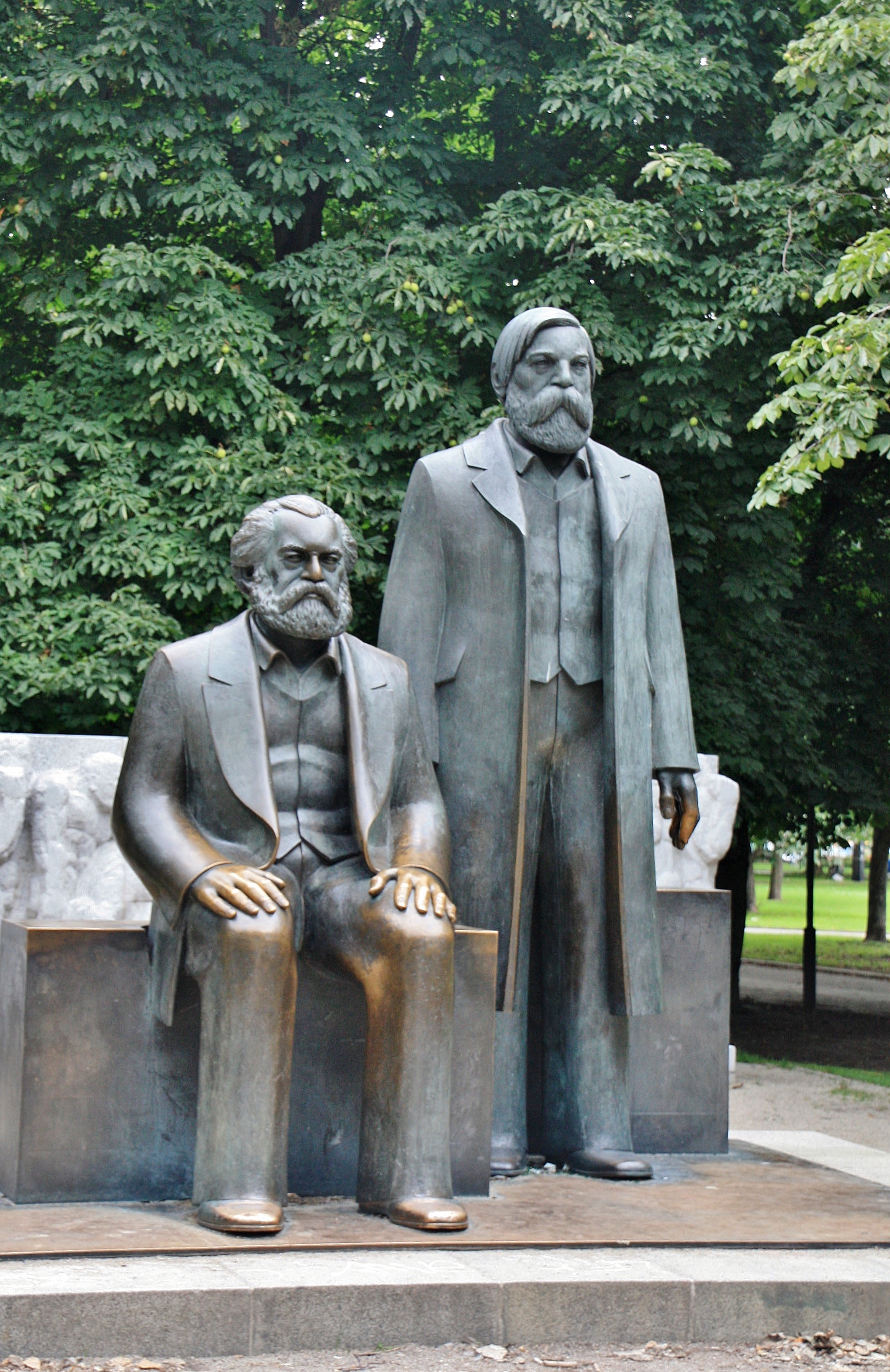 Foto: Estatua de Marx y Engels - Berlín (Berlin), Alemania