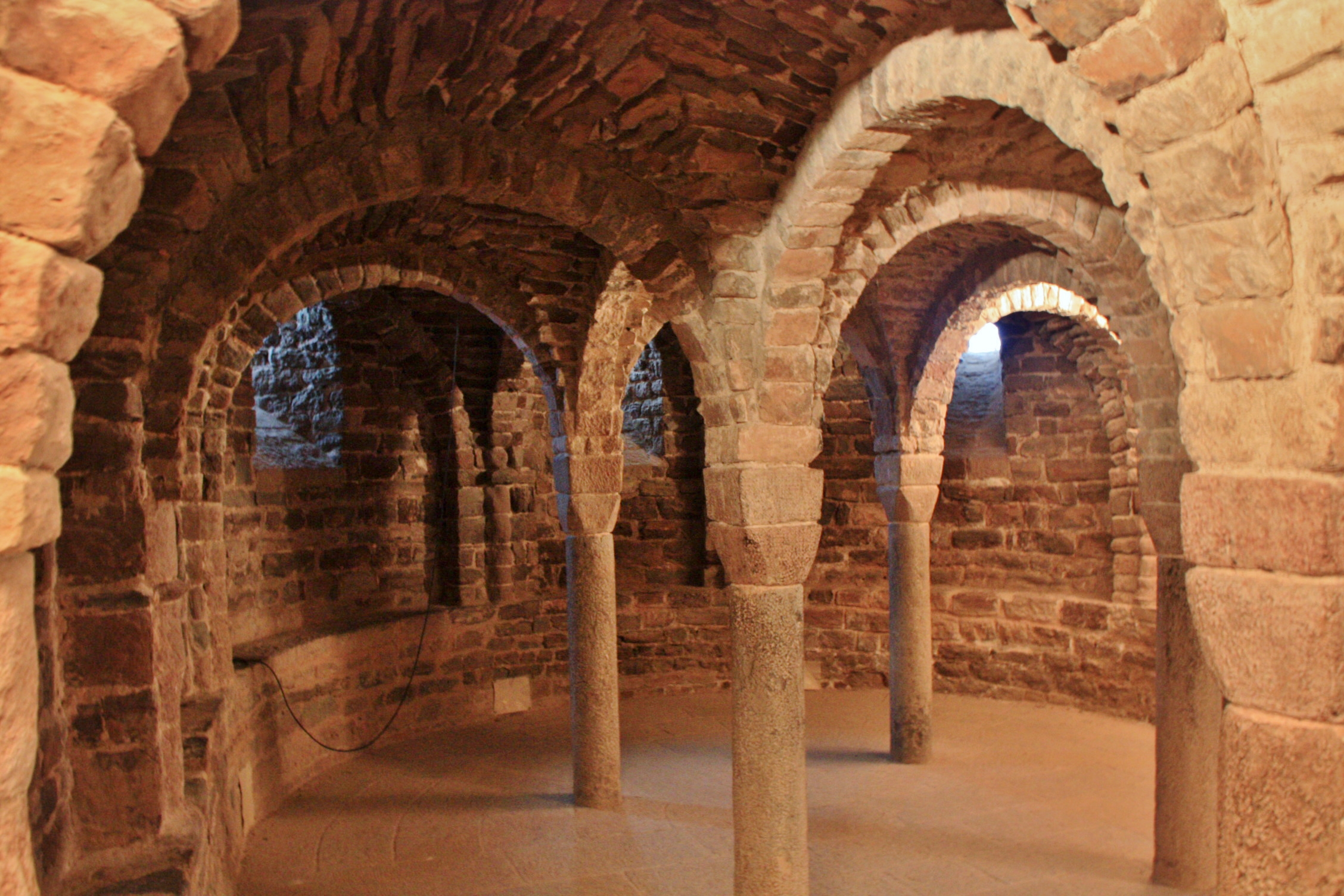 Foto: Cripta de la colegiata de San Vicente - Cardona (Barcelona), España