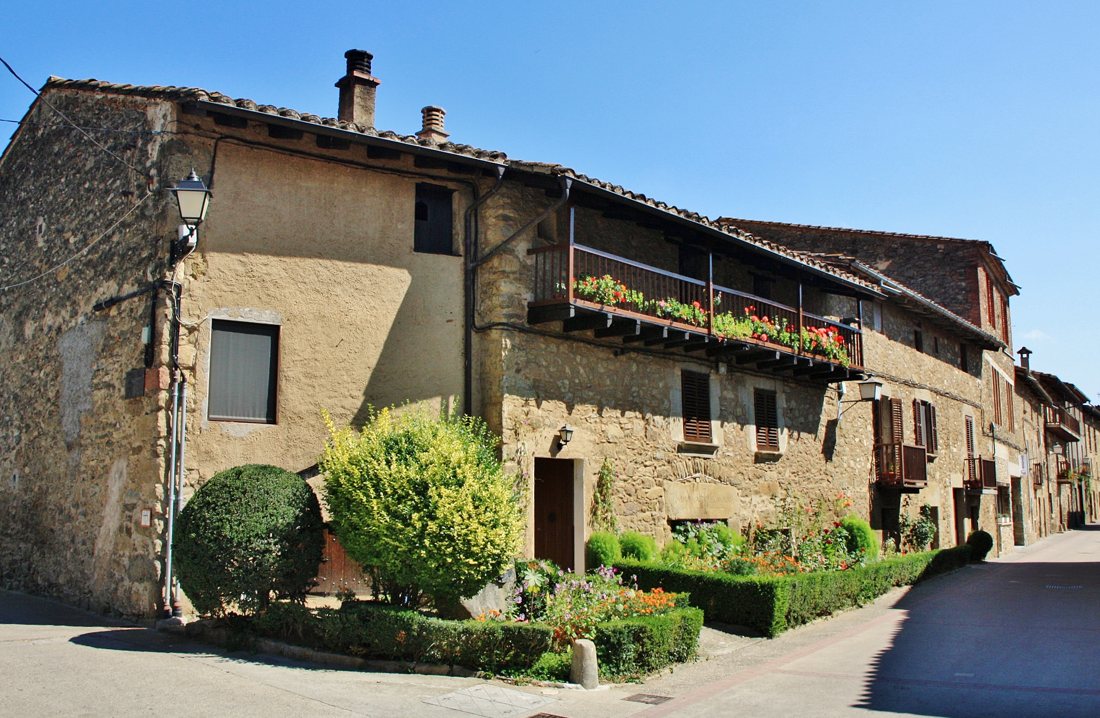 Foto: Vista del pueblo - Hostalets d´en Bas (La Vall d´en Bas) (Girona), España