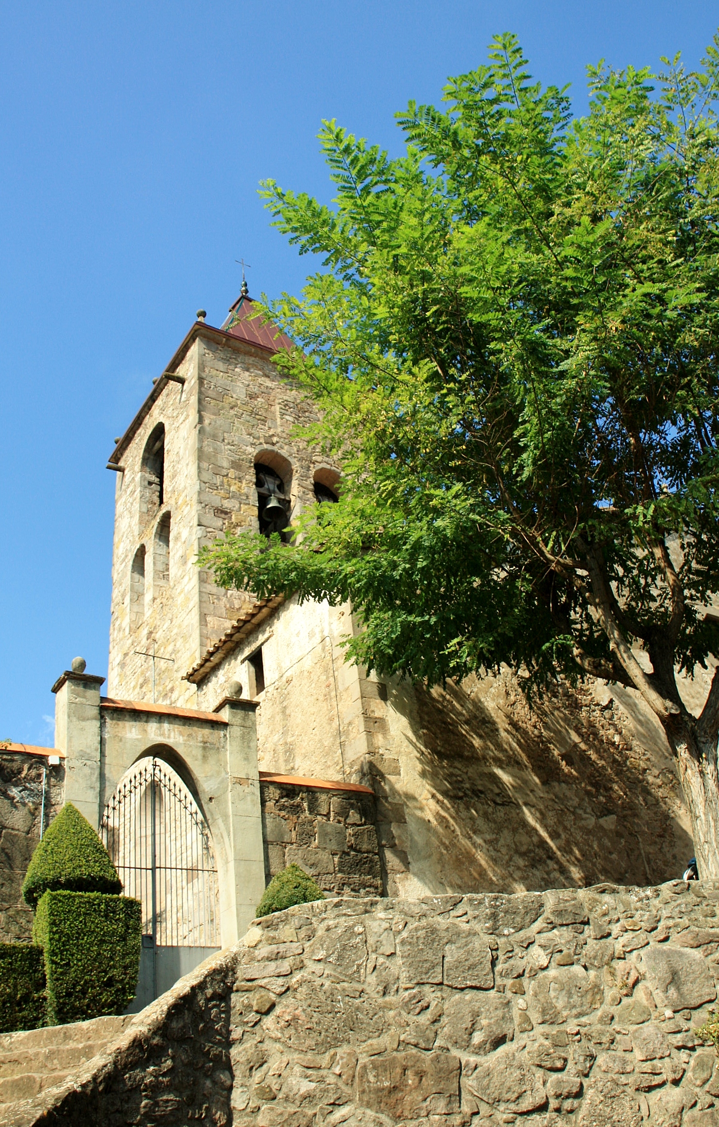 Foto: Recinto medieval - Sant Privat d´en Bas (La Vall d´en Bas) (Girona), España