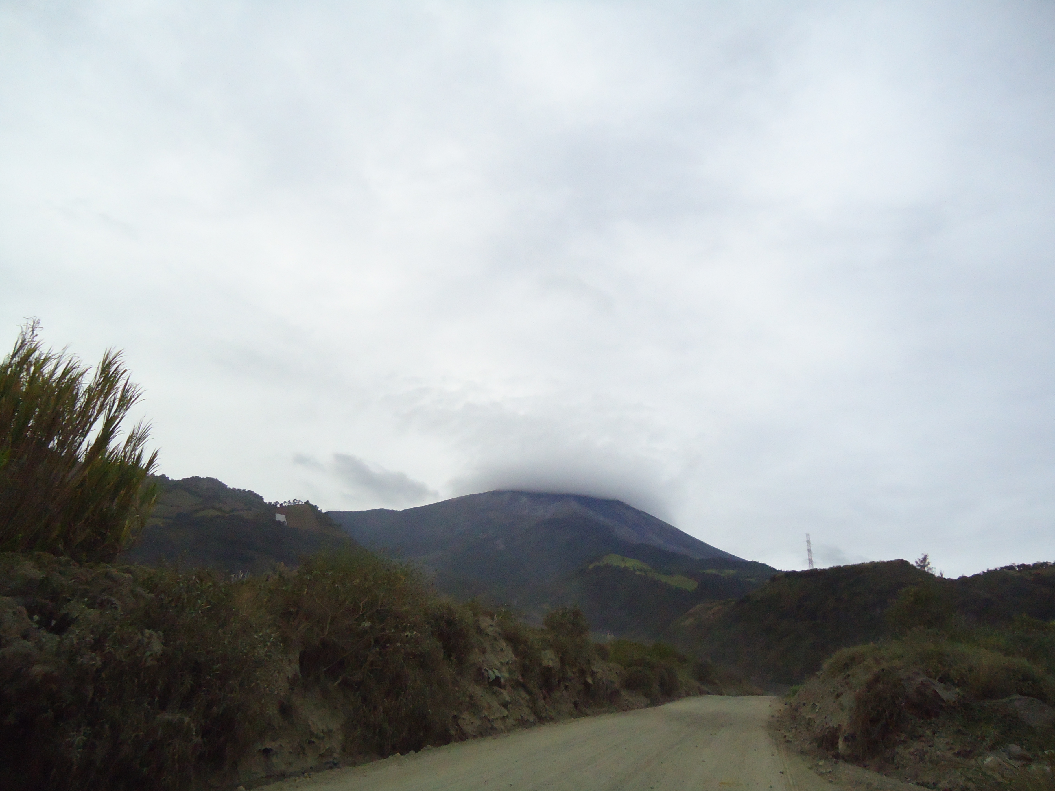 Foto: Volcan en su plenitud. - Via a Riobamba (Tungurahua), Ecuador