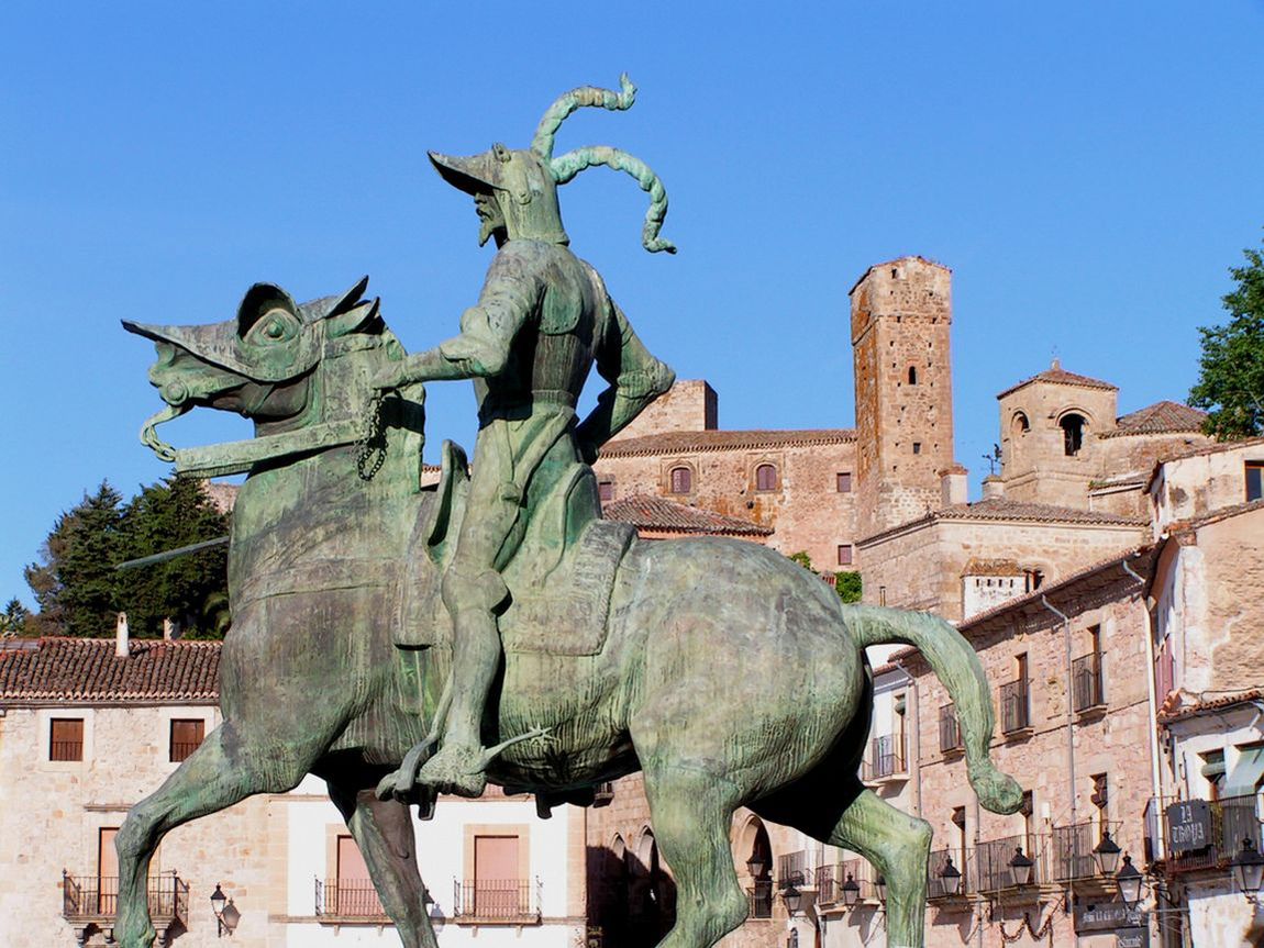 Foto: Estatua ecuestre del conquistador de Perú, Francisco Pizarro - Trujillo (Cáceres), España
