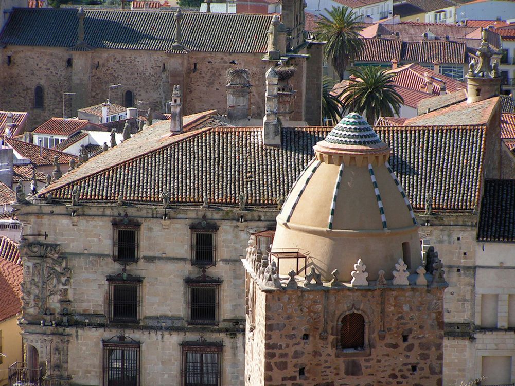 Foto: La Torre del Alfiler y el Palacio del Marqués de la Conquista - Trujillo (Cáceres), España