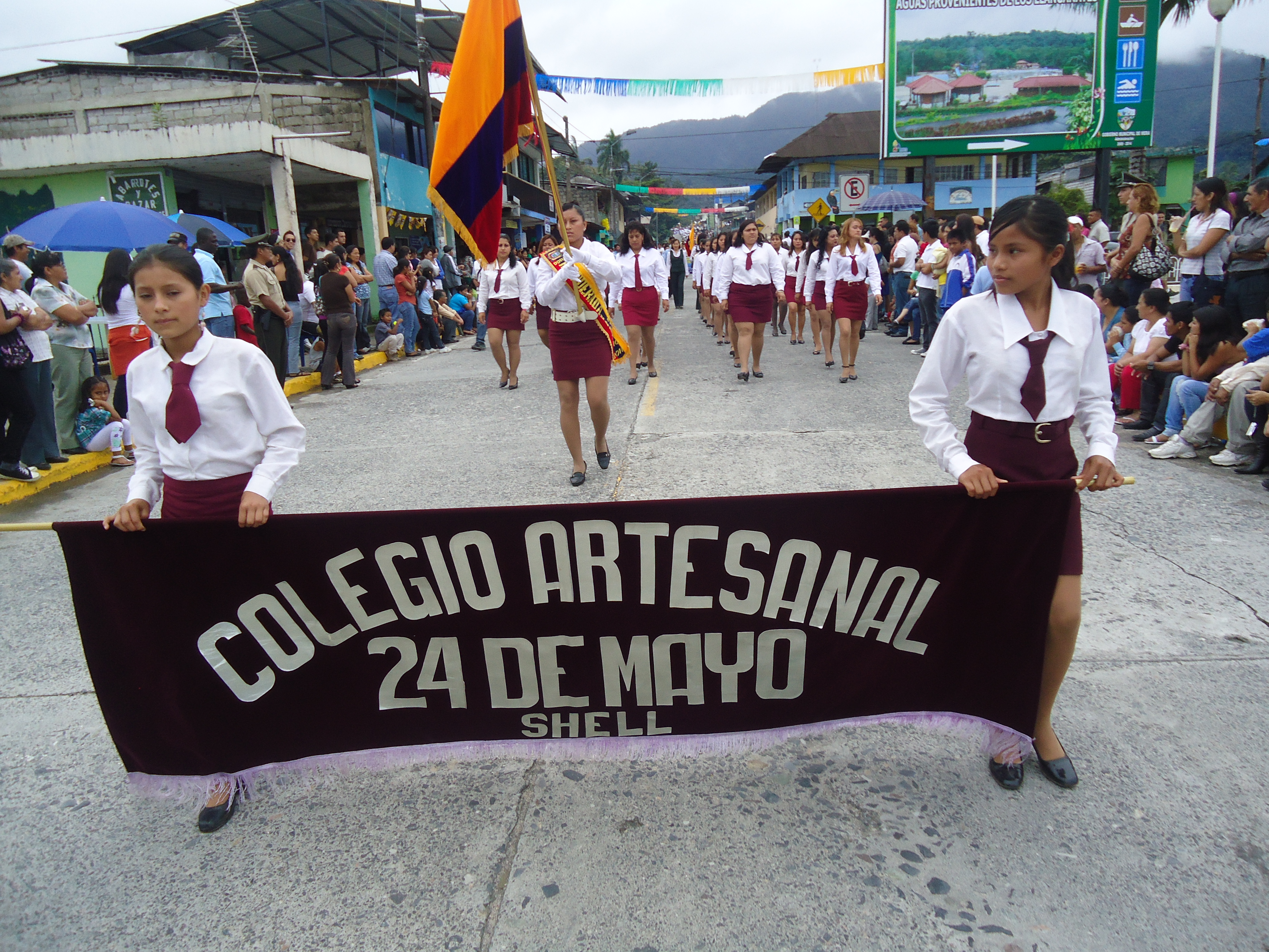 Foto: Colegio 24 de Mayo - Mera (Pastaza), Ecuador